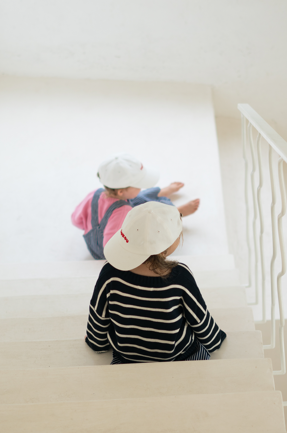 signature dad cap - off white / red